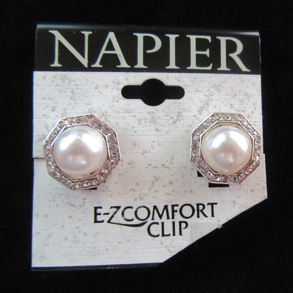 Vintage clear rhinestone & faux pearl octagonal clip on earrings marked jjG - Picture 7 of 7